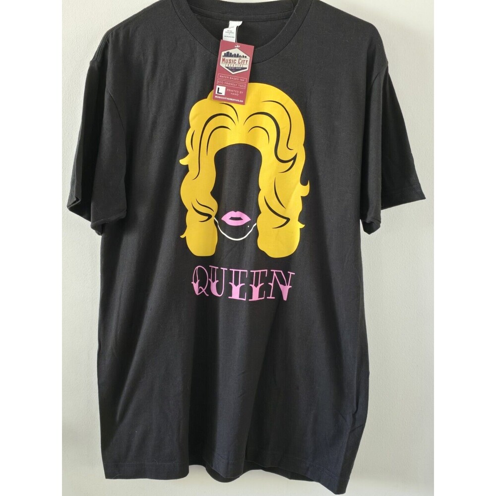 Music City Creative Dolly Parton QUEEN Tshirt NWT